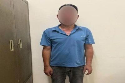 Công an xác minh vụ người đi xe máy chặn đầu ô tô, hành hung tài xế ở Hà Nội