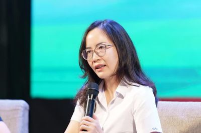 Bẫy chi tiêu vô hình của giới trẻ: Tiêu tiền mặt thì tiếc, nhưng 'chuyển khoản' lại chốt đơn trong nháy mắt