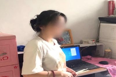 Đột kích bắt quả tang người phụ nữ gọi hàng nghìn cuộc điện thoại, giăng bẫy 'nhận tiền an sinh'