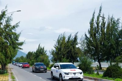 Chạy dịch vụ, xuyên Việt nhiều lần: Những phép thử 'nặng đô' cho sự bền bỉ của xe VinFast