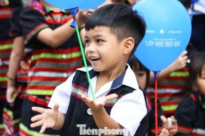 'Lớp học reo vui' đến với học sinh Cơ Tu ở Đà Nẵng