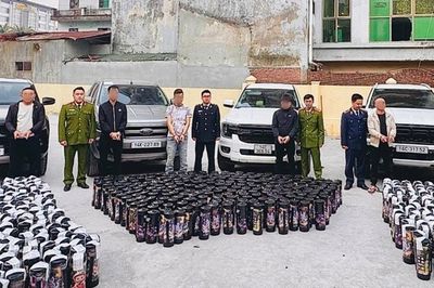 Hơn 8.000 bình khí cười bị thu giữ, tiêu hủy ở Quảng Ninh