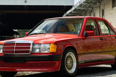 Xế cổ Mercedes-Benz 190E đời 1984 độ turbo độc nhất vô nhị