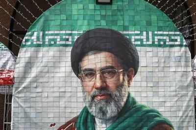Lãnh tụ Tehran nói các cuộc tấn công của Mỹ không làm suy yếu an ninh Iran