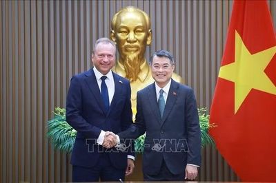 Thủ tướng Lê Minh Hưng tiếp Bộ trưởng Tài chính Luxembourg