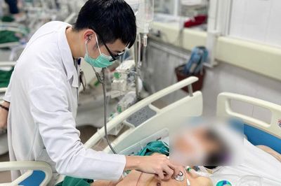 Cúm A diễn biến nặng, suy hô hấp dù chỉ sốt 38 độ