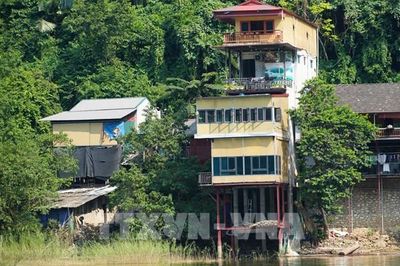 Nhiều hộ dân ở khu vực hồ Ba Bể đã tháo dỡ công trình vi phạm