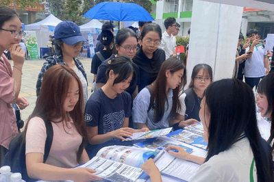 Kết nối sinh viên với thị trường lao động