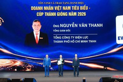 Tổng giám đốc EVNHCMC nhận Cúp Thánh Gióng 2026