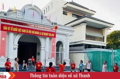 Những bông hồng trên sân bóng chuyền hơi