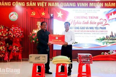 Khánh Bình hỗ trợ kiều bào Campuchia bị ảnh hưởng do lũ