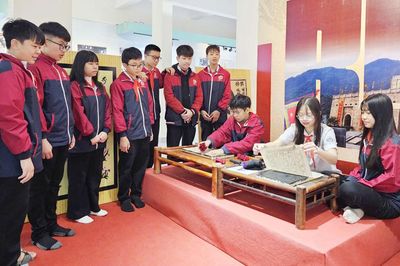 Bồi đắp tình yêu di sản qua hoạt động trải nghiệm