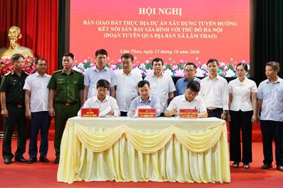 Xã Lâm Thao bàn giao mặt bằng dự án xây dựng tuyến đường kết nối sân bay Gia Bình với Thủ đô Hà Nội