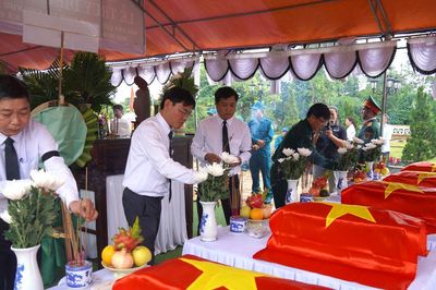 Xã Duy Xuyên truy điệu và an táng 5 hài cốt liệt sĩ