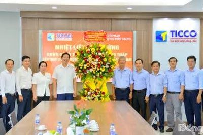 Phó Chủ tịch UBND tỉnh Huỳnh Minh Tuấn thăm, chúc mừng doanh nghiệp nhân Ngày Doanh nhân Việt Nam