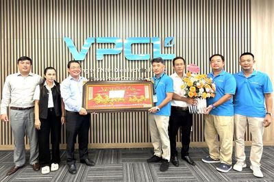 Phường Đông Ninh Hòa thăm các doanh nghiệp nhân Ngày Doanh nhân Việt Nam