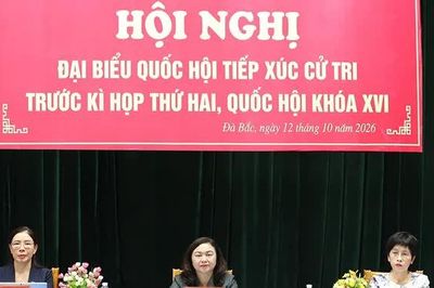 Đoàn đại biểu Quốc hội tỉnh tiếp xúc cử tri các xã vùng Đà Bắc