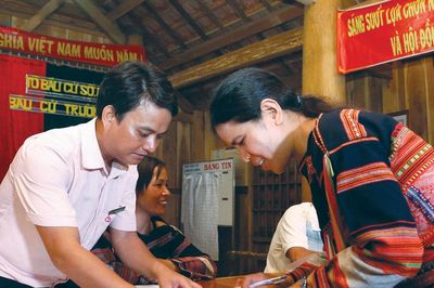 24 năm tín dụng chính sách - Trao cơ hội, dựng tương lai Lấy thay đổi cuộc sống người nghèo làm thước đo