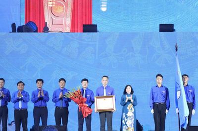 Hội Liên hiệp thanh niên Việt Nam đón nhận Huân chương Lao động hạng Nhất