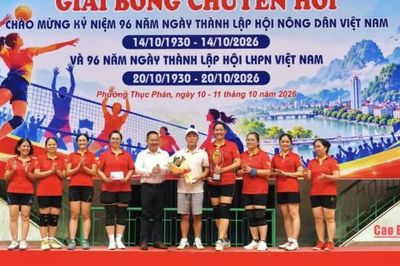 Giải bóng chuyền hơi nữ phường Thục Phán kỷ niệm Ngày thành lập Hội Nông dân và Hội Liên hiệp Phụ nữ
