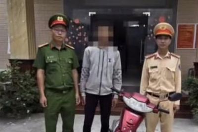 Thanh niên buông cả hai tay khi điều khiển xe máy bị tịch thu phương tiện