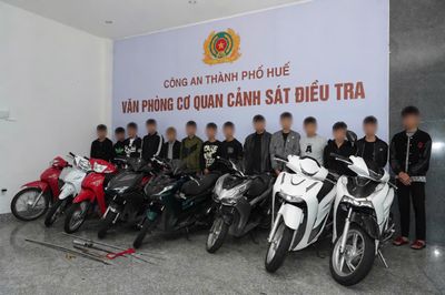 Khởi tố 15 thanh thiếu niên ẩu đả, dùng hung khí truy đuổi trên đường