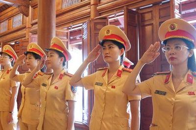 Nữ CSGT Thủ đô viết tiếp truyền thống vẻ vang của phụ nữ Việt Nam