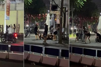 Nhóm nam nữ lao vào hỗn chiến giữa đêm, náo loạn ngã tư chợ Ngọc Thụy