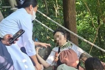 Cứu nữ du khách Nhật Bản bị choáng, ngất khi tham quan đảo Ti Tốp