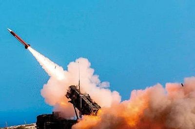 Ảrập Xêút điều tra vụ tên lửa Houthi xuyên thủng lưới phòng không, tấn công sân bay Riyadh