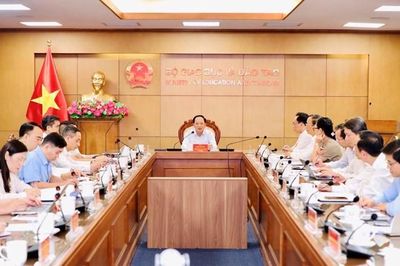 Giám sát toàn diện công tác sách giáo khoa và giáo dục phổ thông