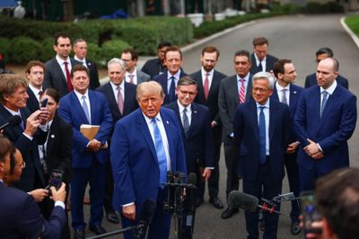 Thung lũng Silicon chạy đua đổi tên AI theo ông Trump