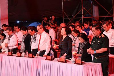 Xúc động 'Khúc tri ân' ở Công viên Lê Thị Riêng trước giờ an táng 731 hài cốt liệt sĩ