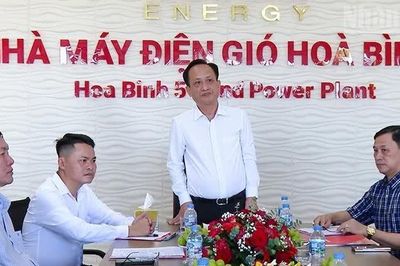 Cà Mau tổ chức nhiều đoàn cán bộ lãnh đạo đến thăm, chúc mừng doanh nghiệp nhân Ngày Doanh nhân Việt Nam