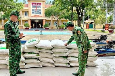 Đồng Tháp: Liên tiếp bắt giữ nhiều vụ vận chuyển hàng hóa trái phép qua biên giới