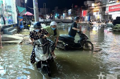 Nhiều tuyến đường ở Cần Thơ ngập sâu