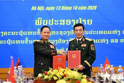 Đại tướng Phan Văn Giang hội đàm với Phó thủ tướng, Bộ trưởng Bộ Quốc phòng Lào
