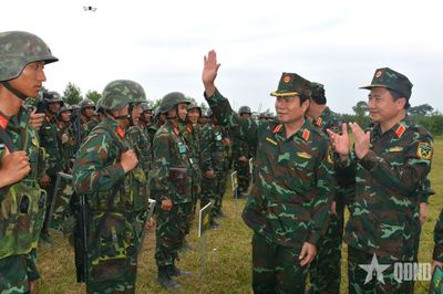 Đại tướng Nguyễn Tân Cương kiểm tra công tác chuẩn bị diễn tập tại Quân khu 4