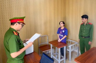 Buôn hàng cấm 'lãi' án tù