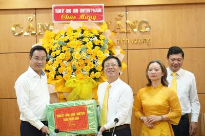 Bí thư Thành ủy Lê Ngọc Quang thăm, chúc mừng các doanh nghiệp nhân ngày Doanh nhân Việt Nam