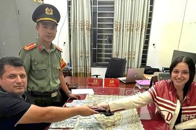 Đà Nẵng: Hai người nhặt được số tiền lớn, chủ động trả cho người đánh mất
