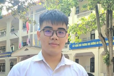 Chủ tịch TP Bắc Ninh khen thưởng nam sinh lớp 12 dũng cảm
