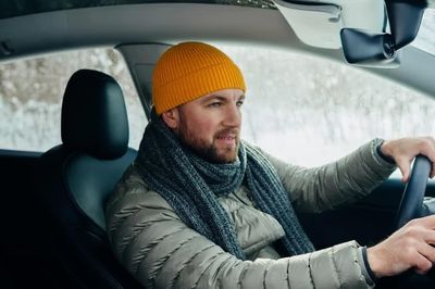 Hệ thống giải trí trên ô tô quá cũ, chủ xe nên làm gì?