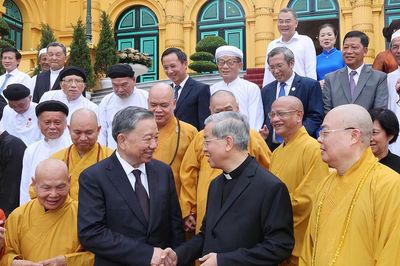 Để pháp luật 'bén rễ, ăn sâu' trong đời sống tín ngưỡng, tôn giáo của người dân