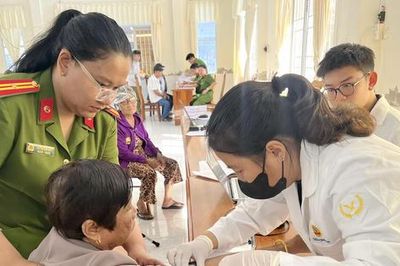 Đồng loạt thu nhận ADN thân nhân liệt sĩ chưa xác định danh tính tại Cà Mau đợt 2