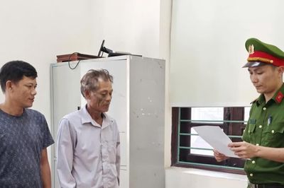 Khởi tố hai bố con giấu 9 thiết bị giám sát hành trình tàu cá