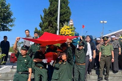 Một cuộc trở về, nửa thế kỷ đợi mong