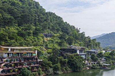 Hồ Đồng Đò: Khi những khối bê tông rơi trên ký ức khai sơn