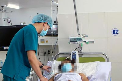 Cô gái 19 tuổi nguy kịch sau khi uống 20 viên Panadol và nước rửa chén