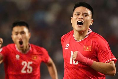 Tuyển Việt Nam: HLV Kim Sang Sik làm mới từ... người cũ